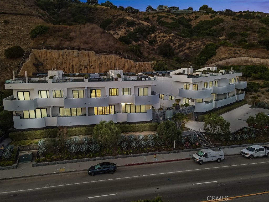 22065 Pacific Coast Hwy 3