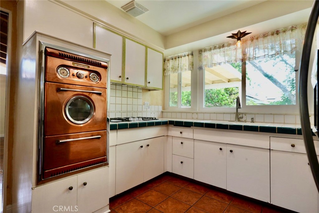 8512 Fullbright Avenue