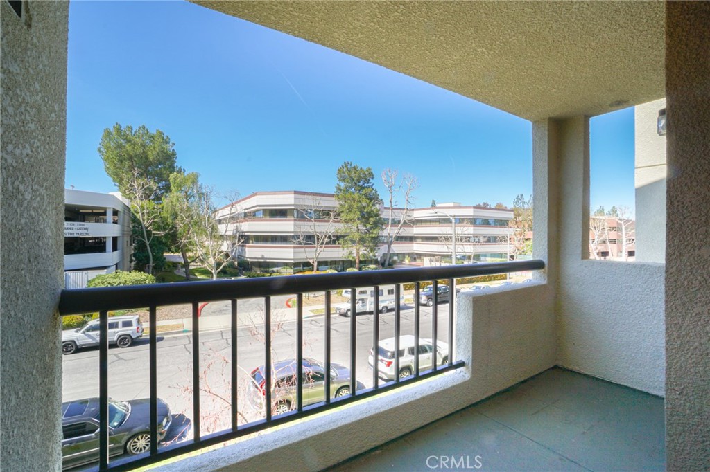 5510 Owensmouth Avenue 209