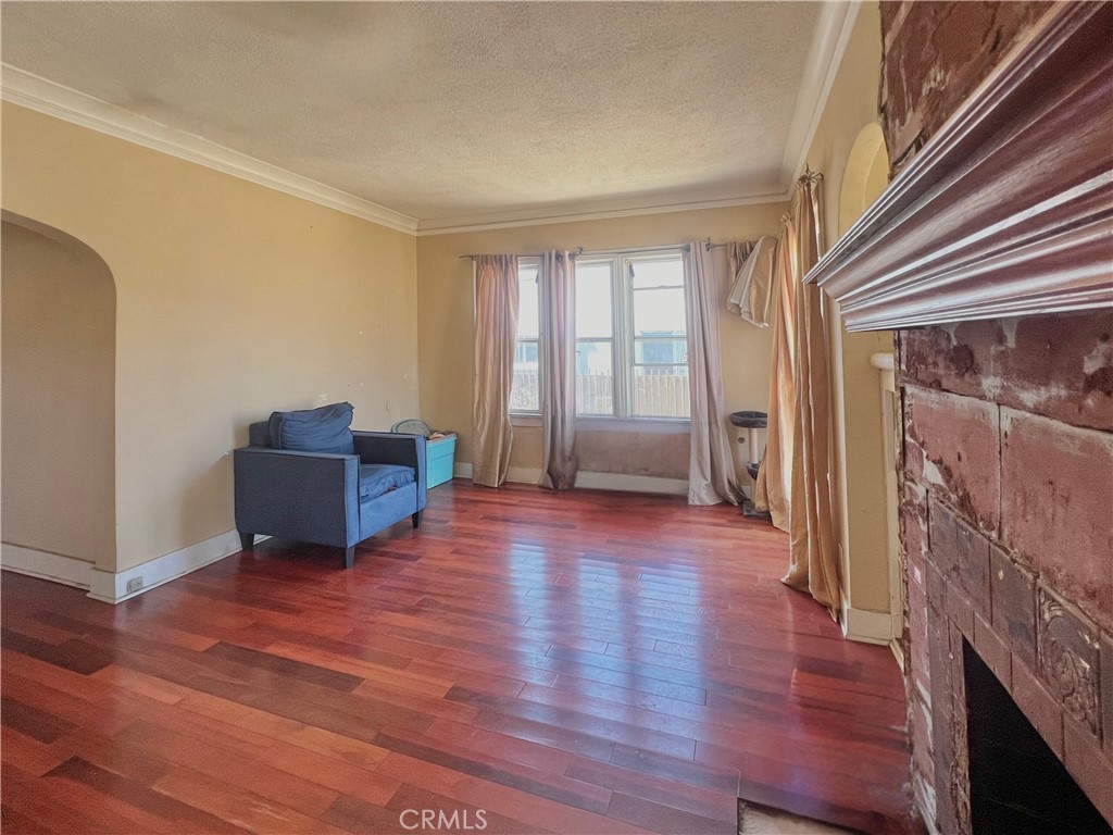 2122 S Harcourt Avenue