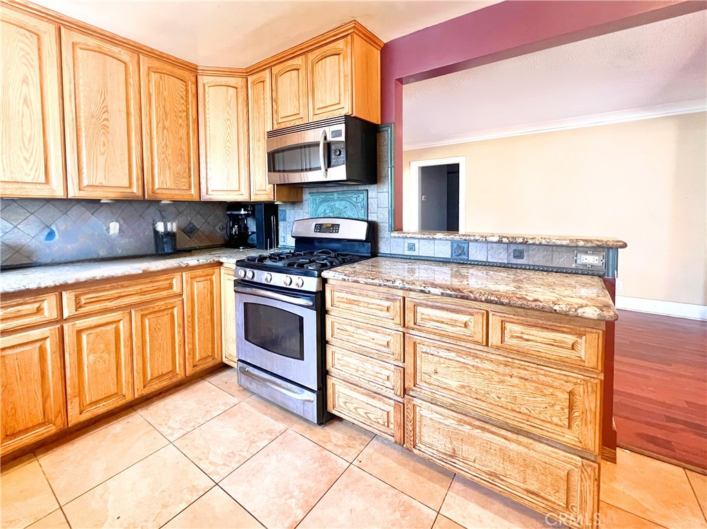 2122 S Harcourt Avenue