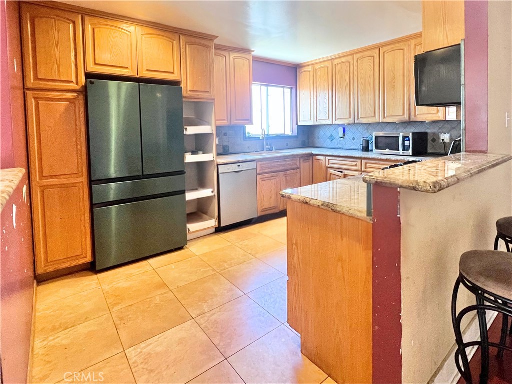 2122 S Harcourt Avenue