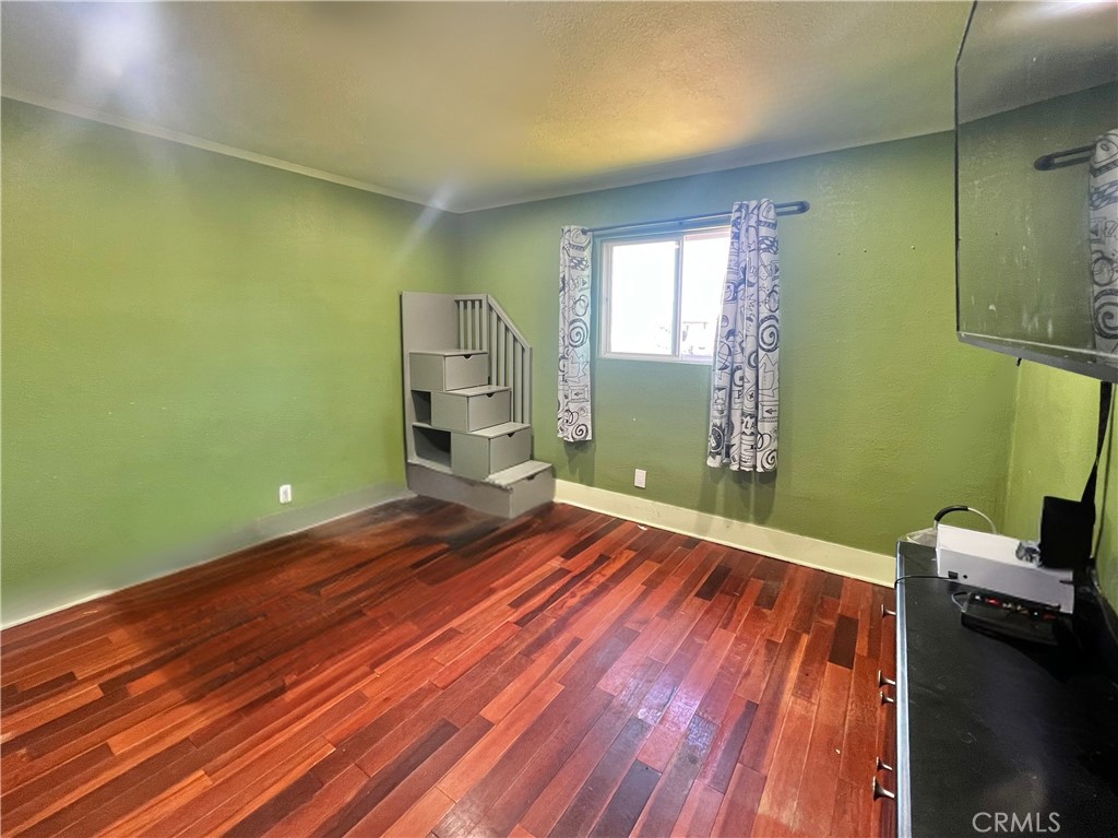 2122 S Harcourt Avenue