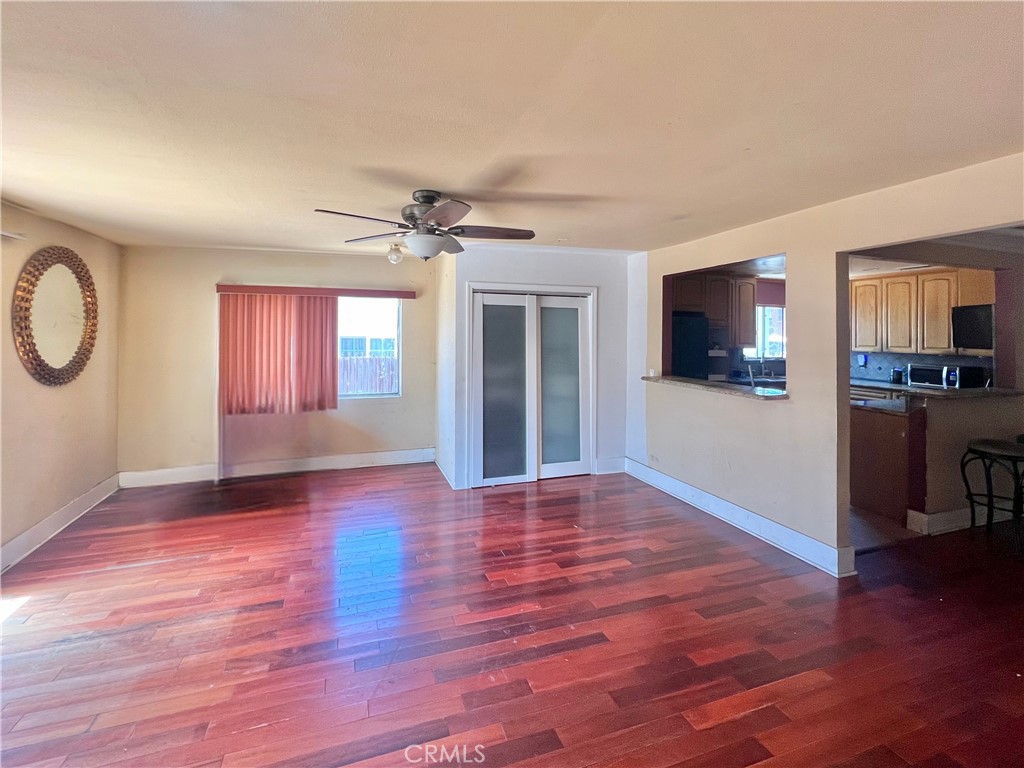 2122 S Harcourt Avenue