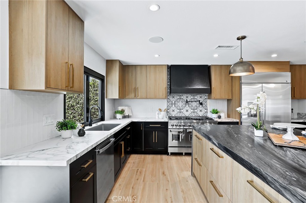 3889 Humboldt Drive