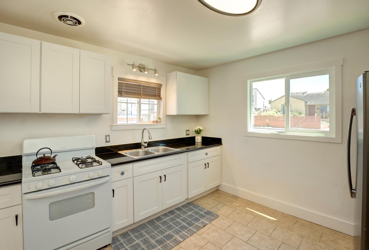 1163 Sonoma AVE