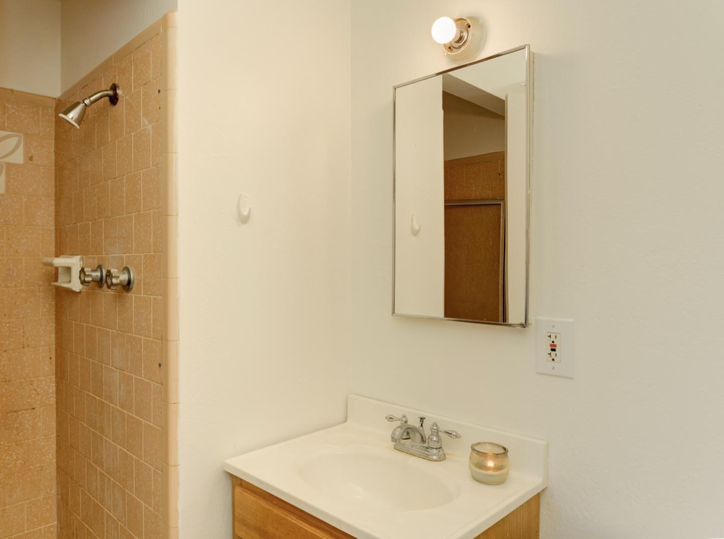 3106 Redwood CIR