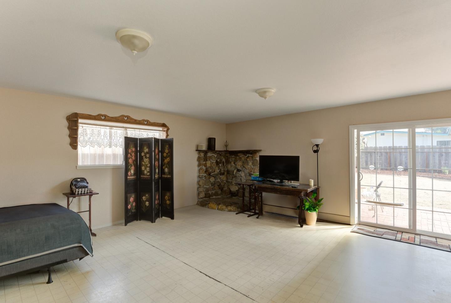 3106 Redwood CIR