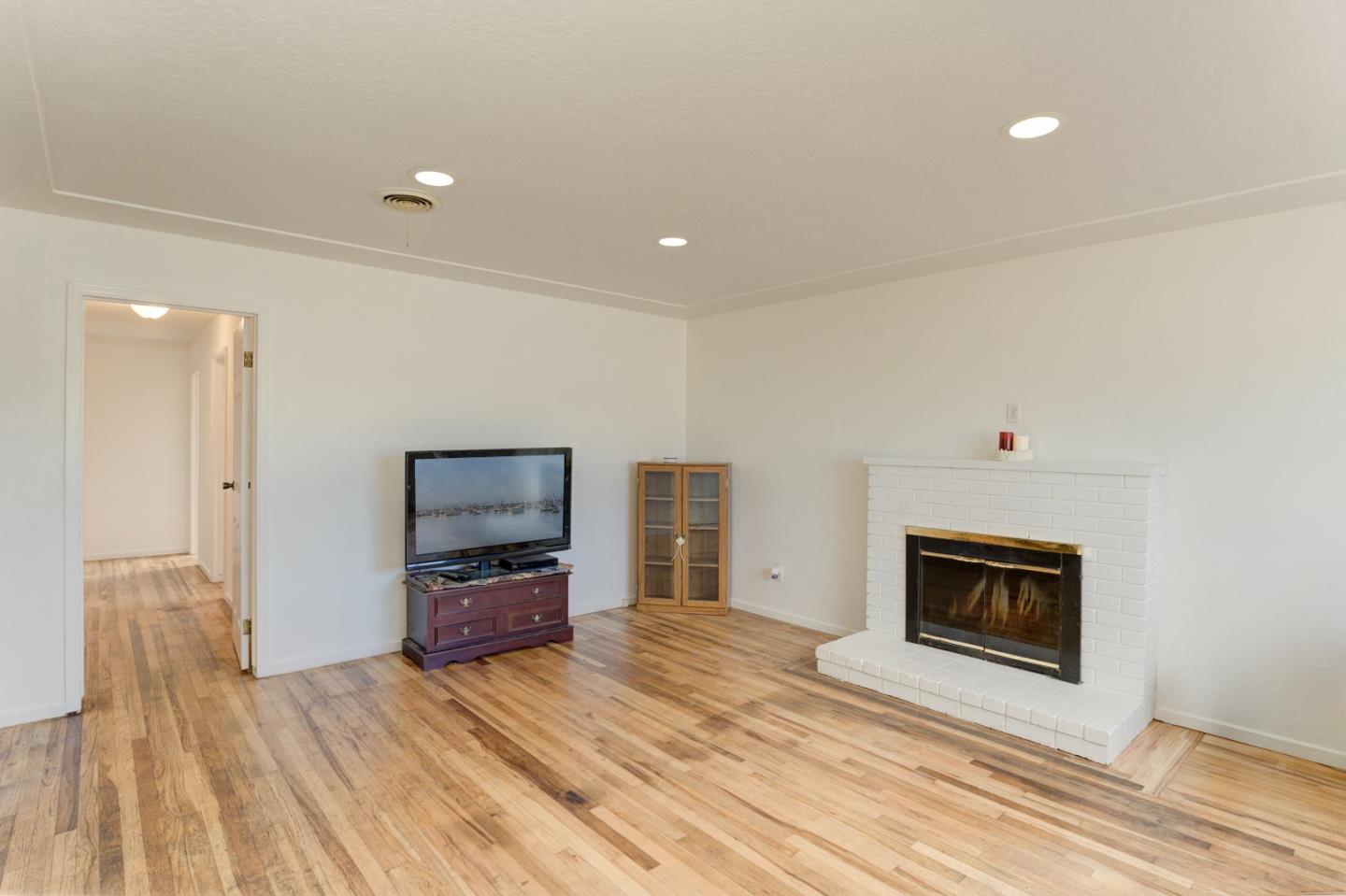 3106 Redwood CIR
