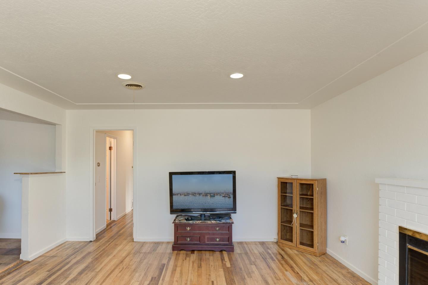 3106 Redwood CIR