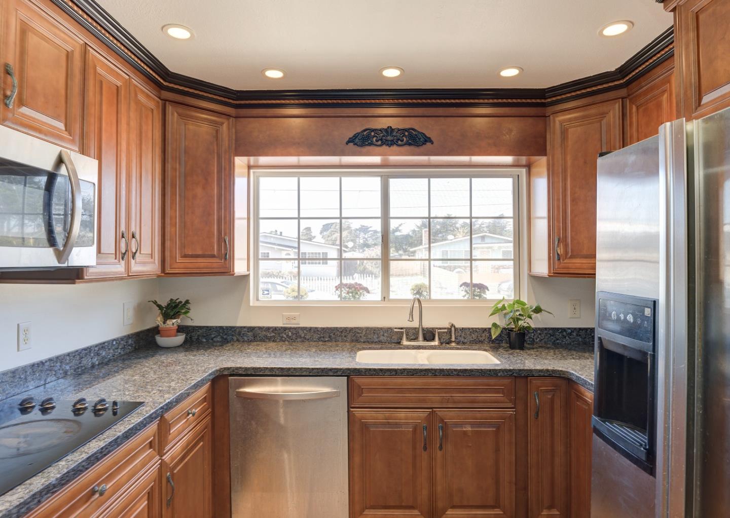 3106 Redwood CIR