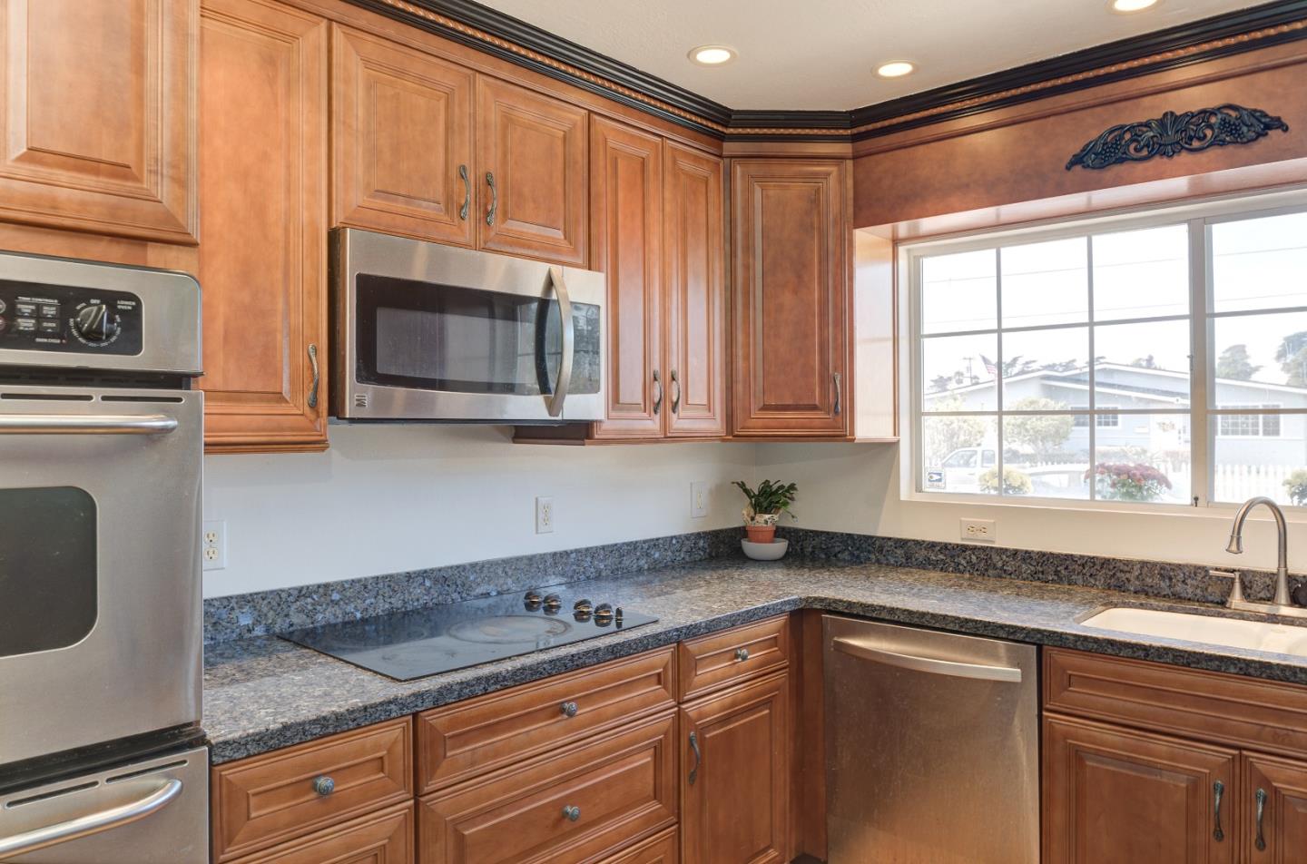 3106 Redwood CIR