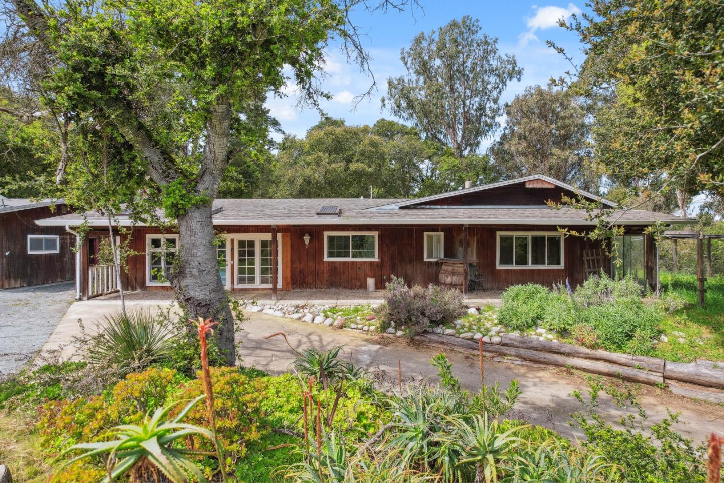 384 Crazy Horse Canyon RD