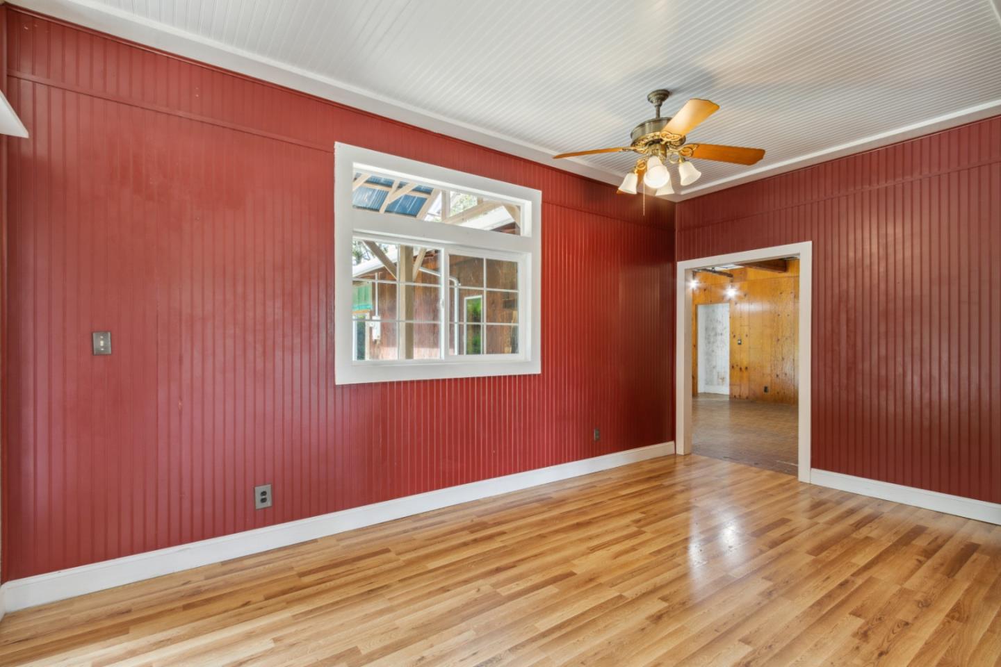 384 Crazy Horse Canyon RD