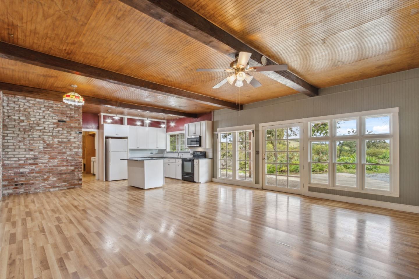 384 Crazy Horse Canyon RD