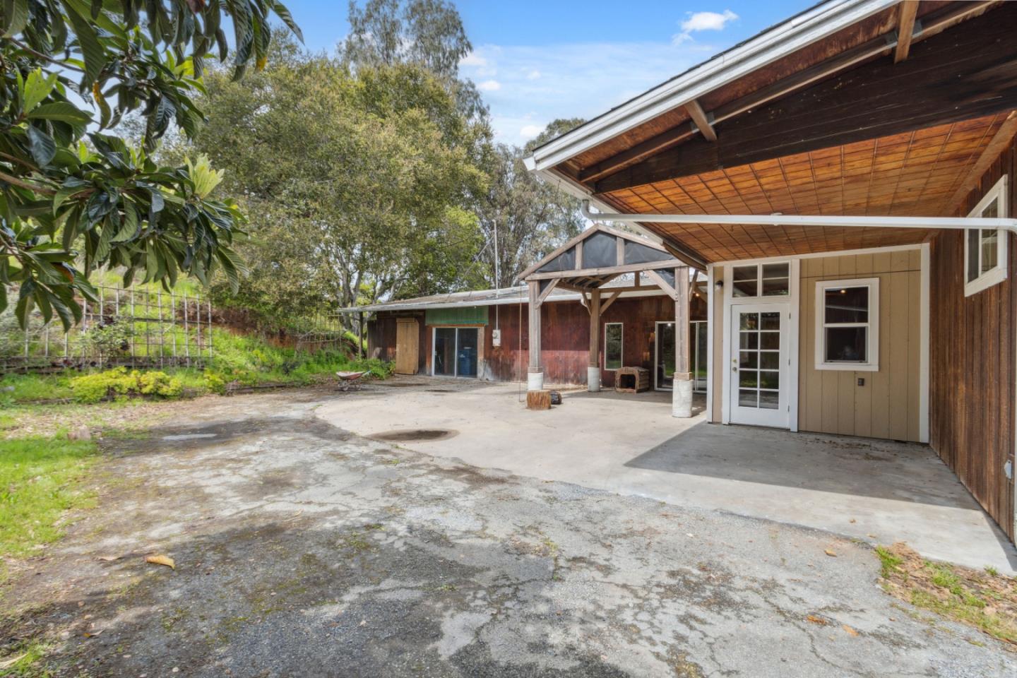 384 Crazy Horse Canyon RD