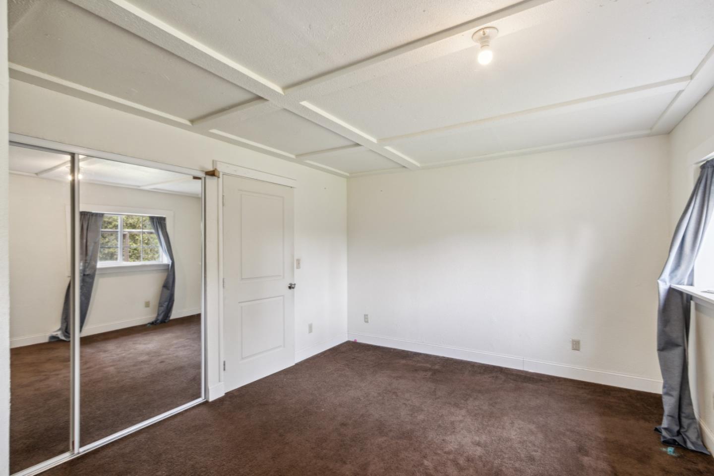 384 Crazy Horse Canyon RD