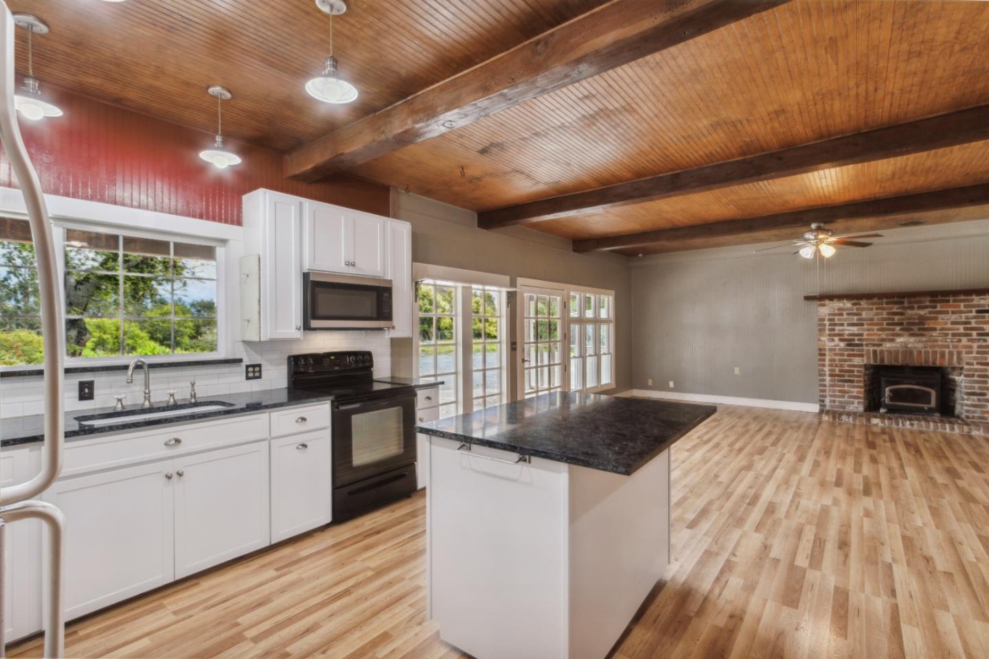 384 Crazy Horse Canyon RD