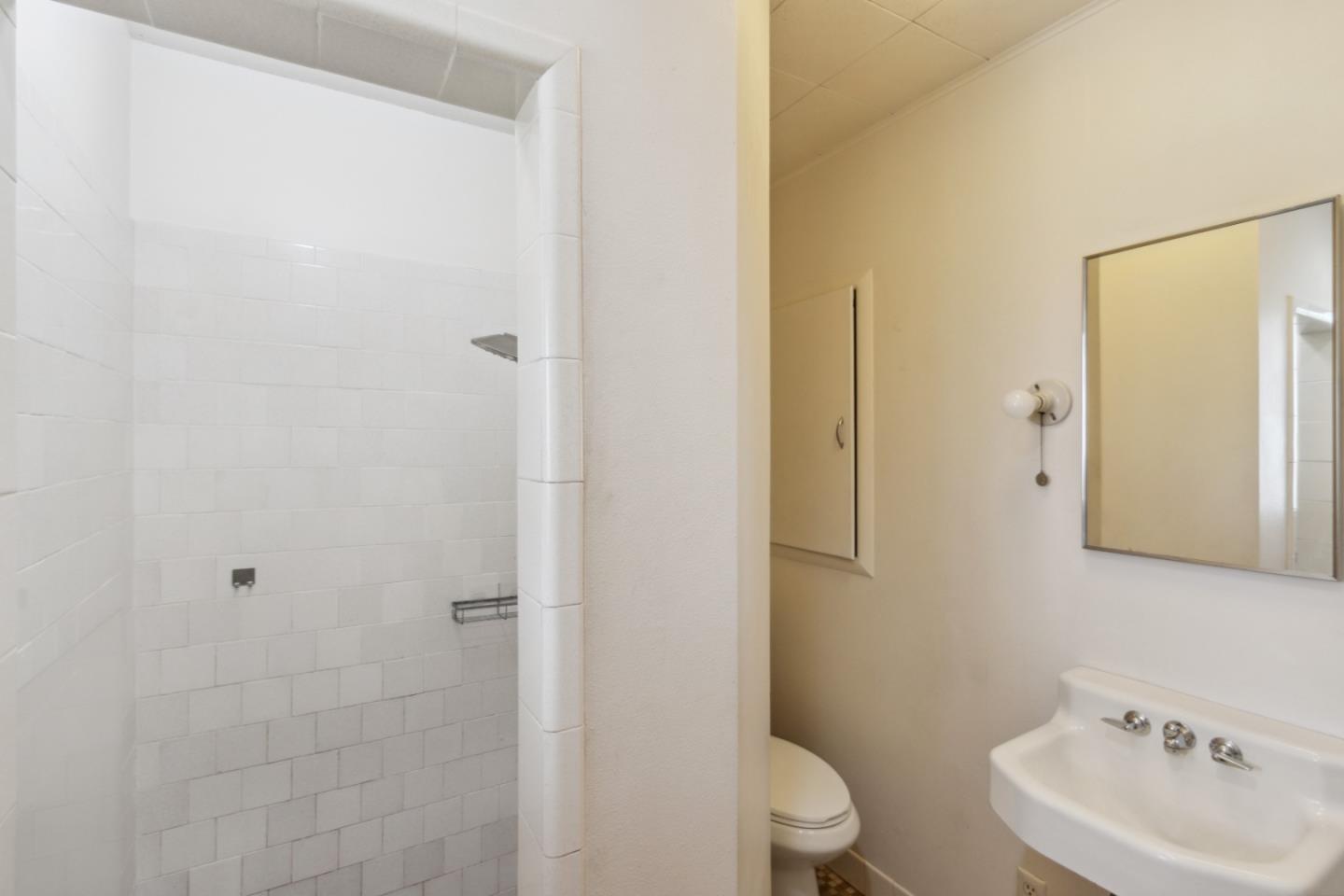 384 Crazy Horse Canyon RD