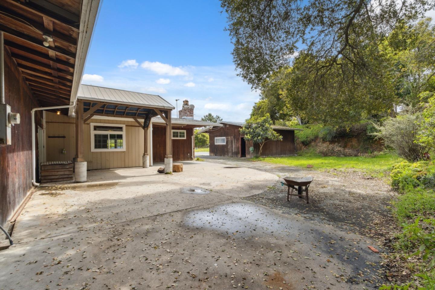 384 Crazy Horse Canyon RD