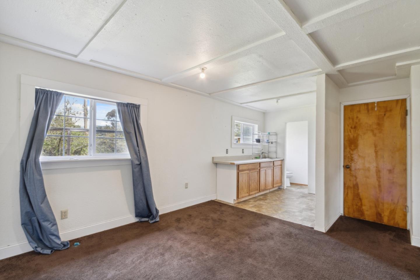 384 Crazy Horse Canyon RD