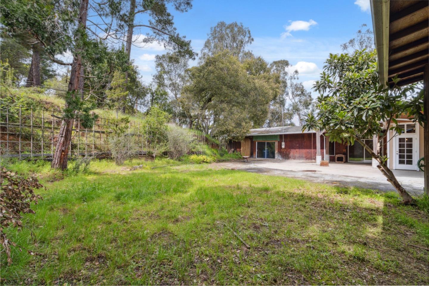 384 Crazy Horse Canyon RD