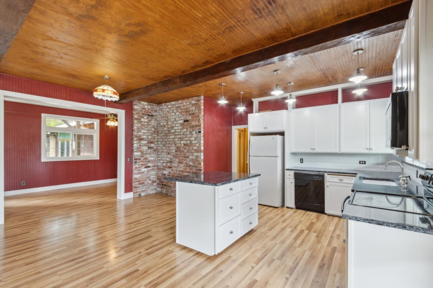 384 Crazy Horse Canyon RD