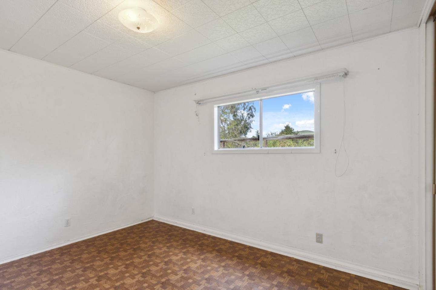 384 Crazy Horse Canyon RD