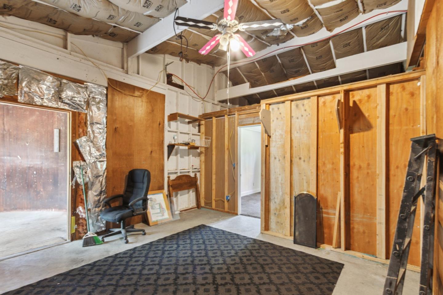 384 Crazy Horse Canyon RD