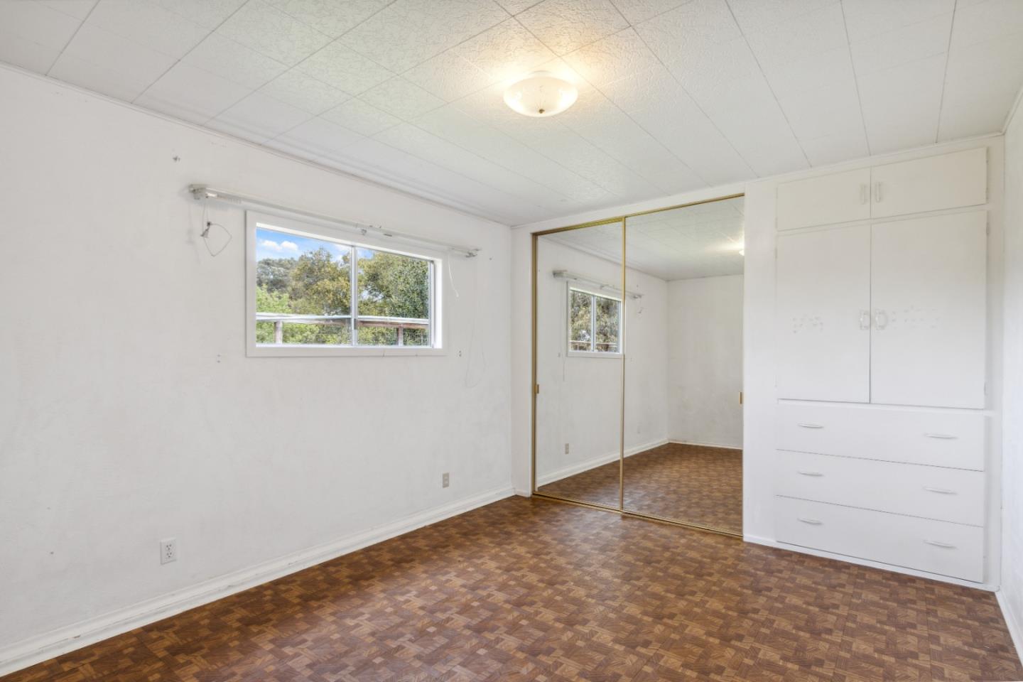 384 Crazy Horse Canyon RD