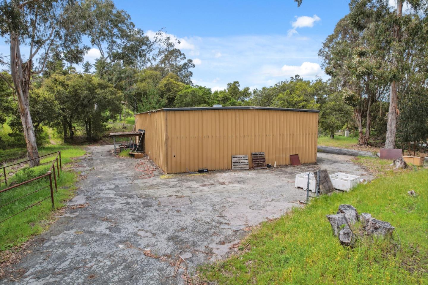 384 Crazy Horse Canyon RD