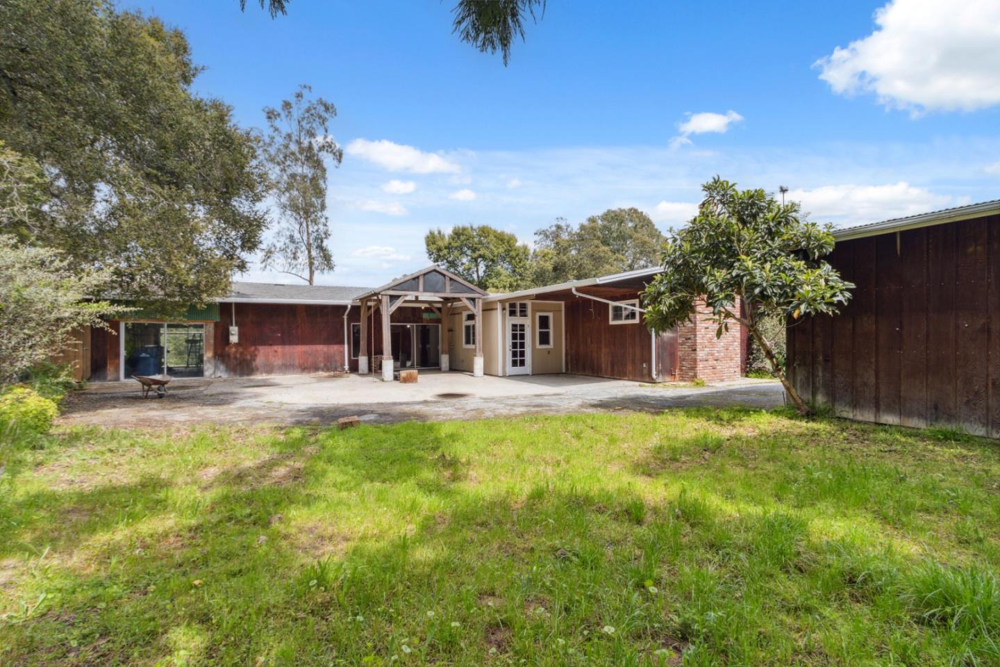 384 Crazy Horse Canyon RD