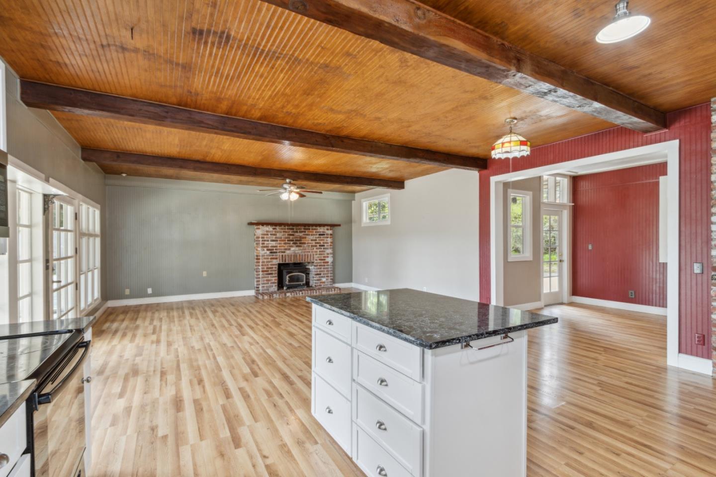 384 Crazy Horse Canyon RD