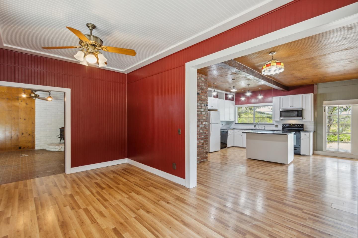 384 Crazy Horse Canyon RD