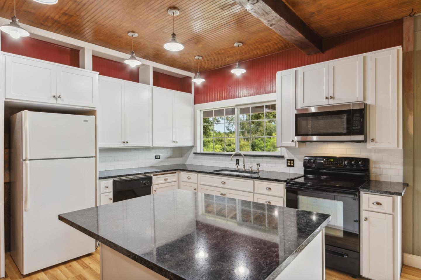 384 Crazy Horse Canyon RD