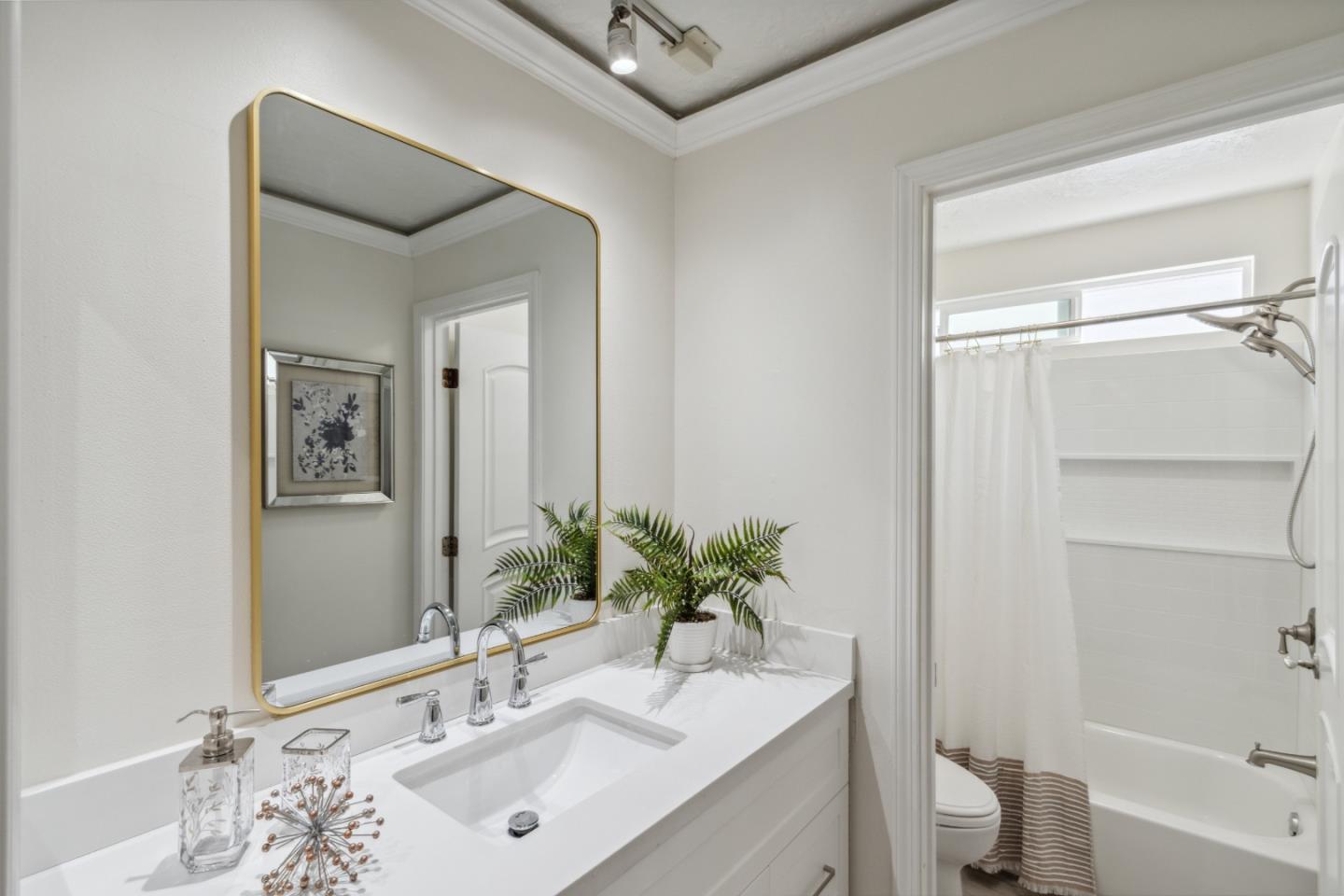 5501 Shadowcrest WAY