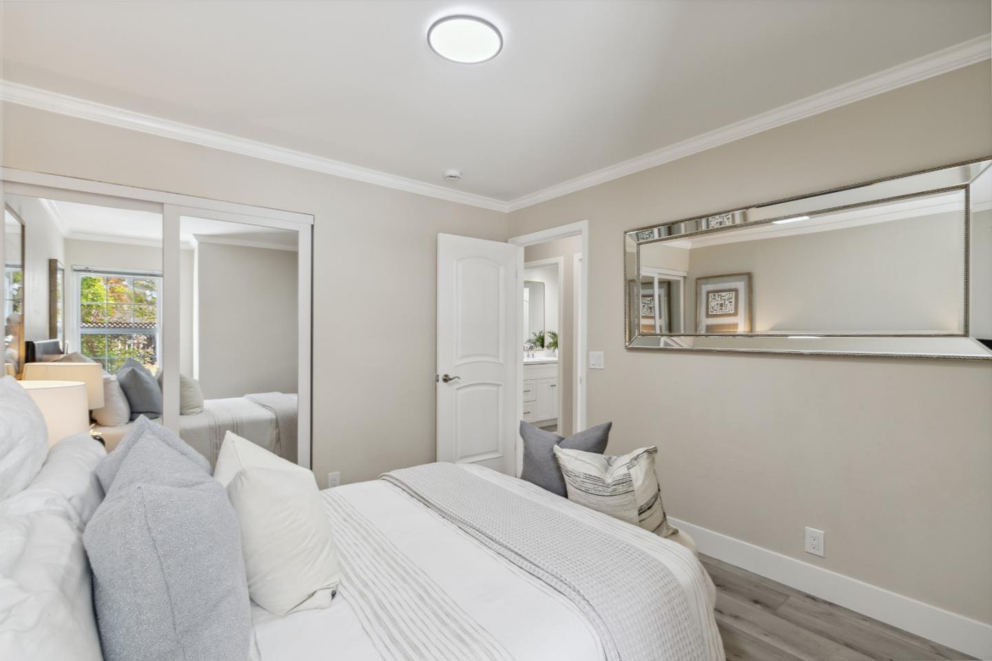 5501 Shadowcrest WAY