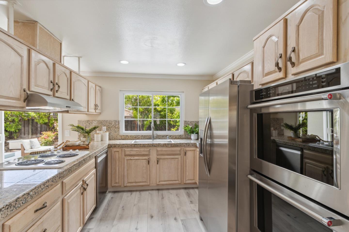 5501 Shadowcrest WAY