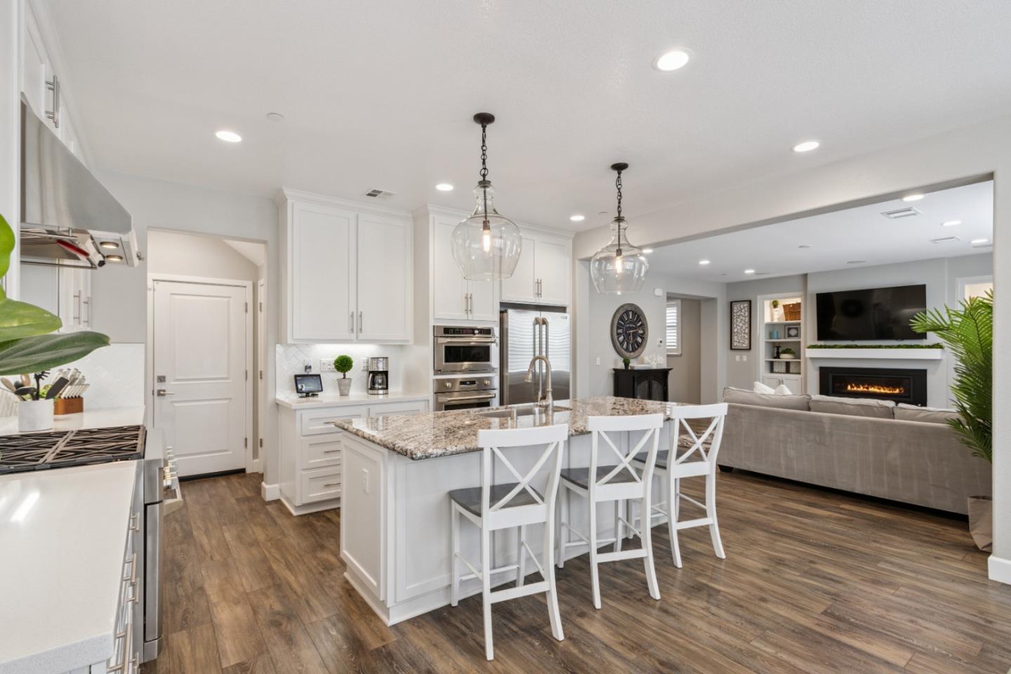 2610 Lighthouse Lane