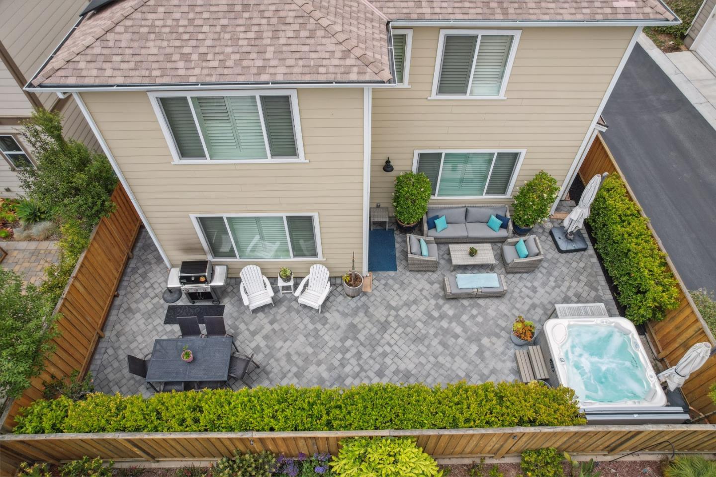 2610 Lighthouse Lane