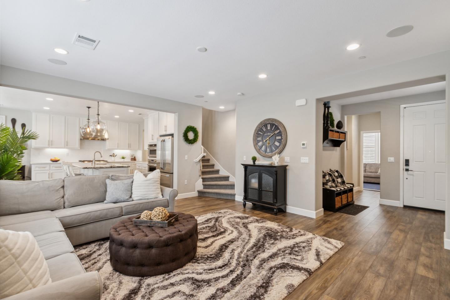 2610 Lighthouse Lane