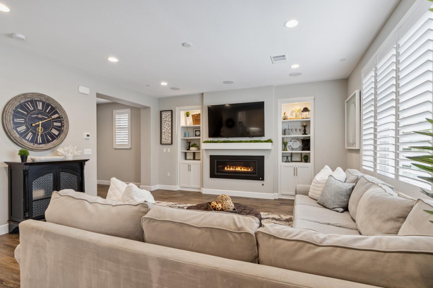 2610 Lighthouse Lane