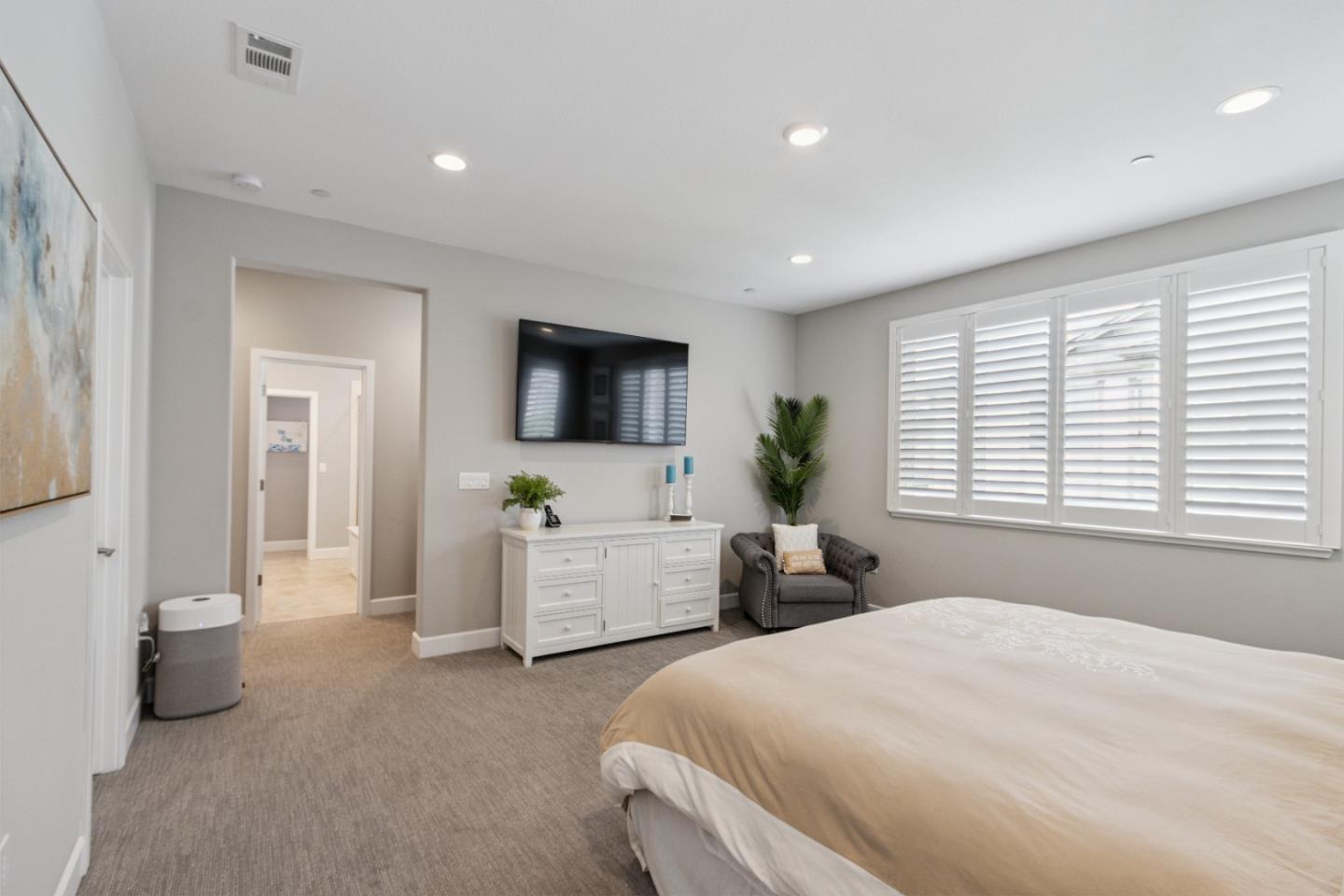 2610 Lighthouse Lane