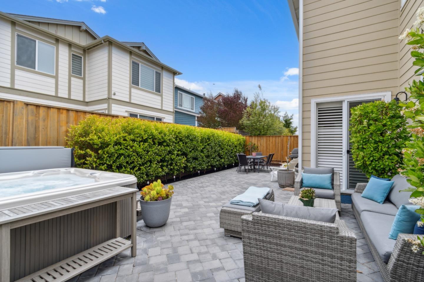 2610 Lighthouse Lane