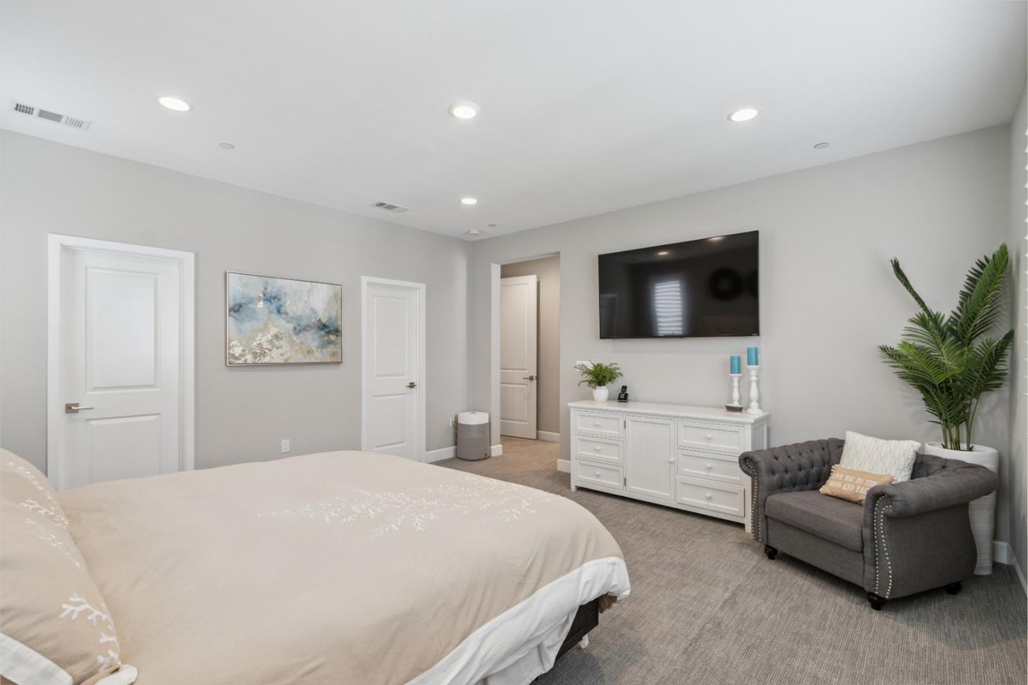 2610 Lighthouse Lane