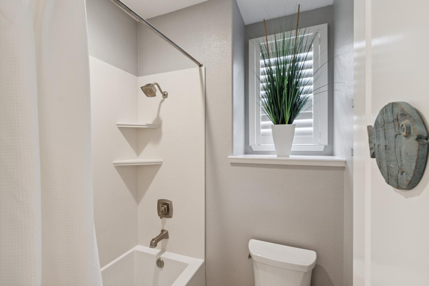 2610 Lighthouse Lane