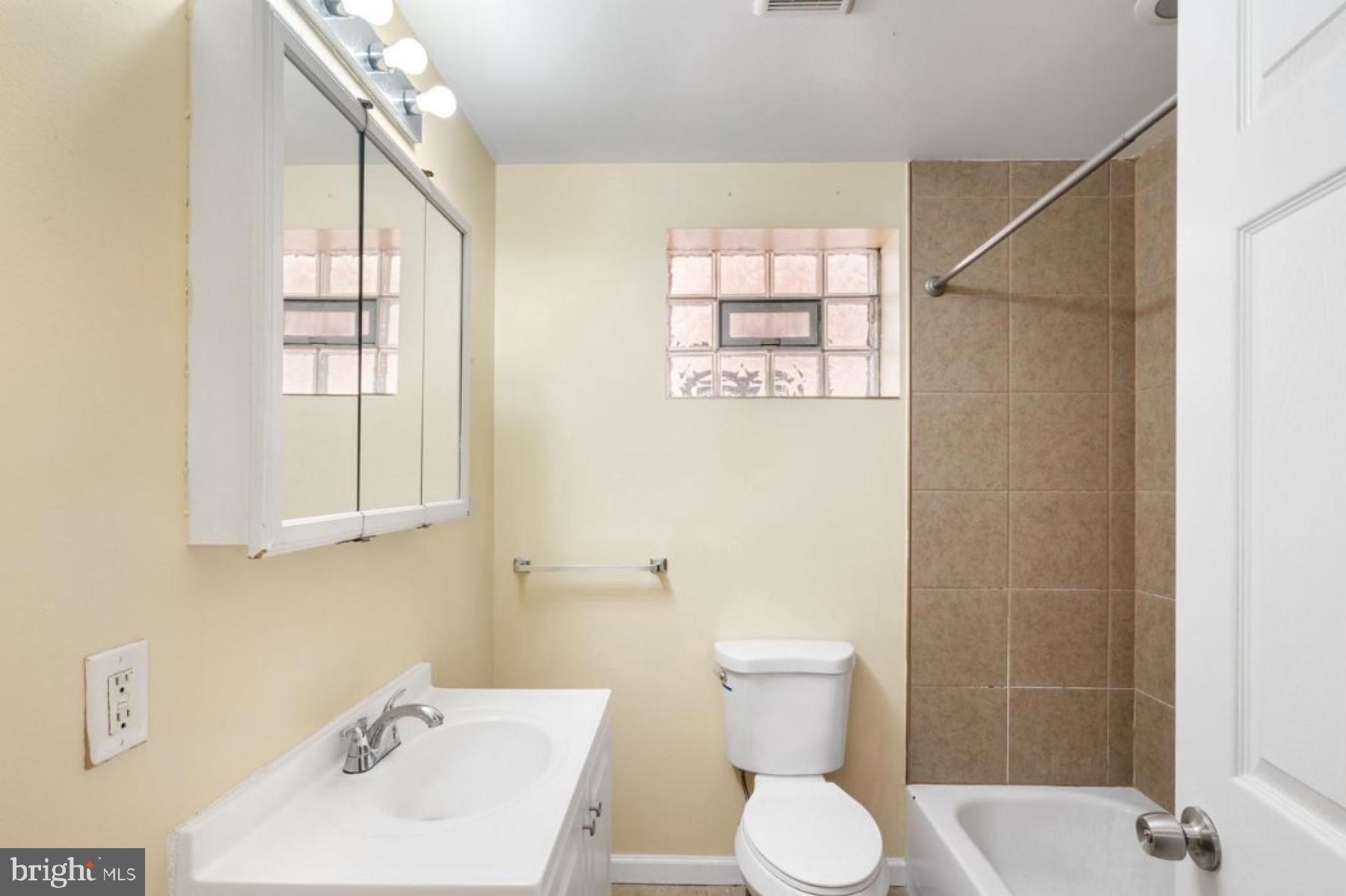 1360 E RITTENHOUSE ST #1