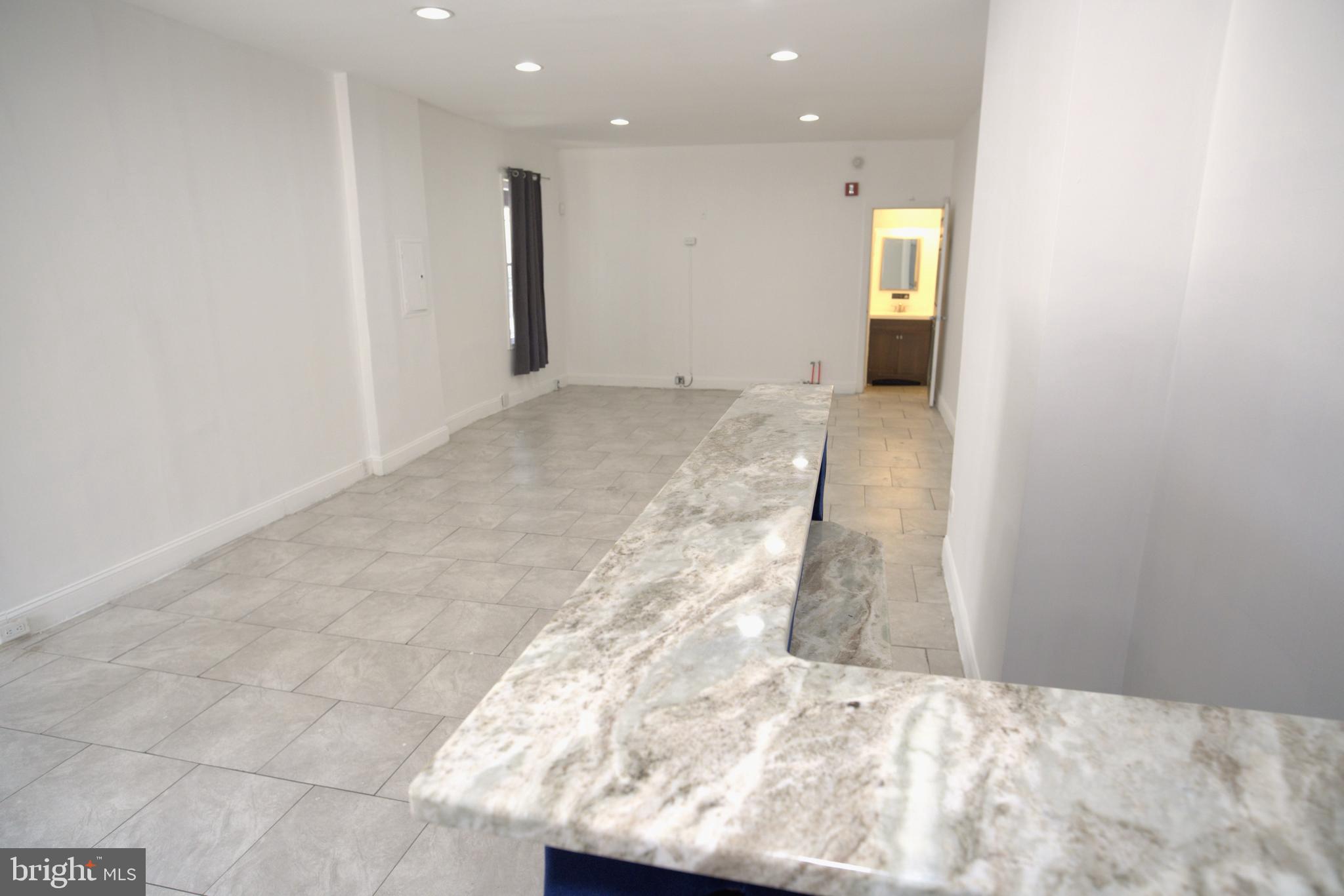 1017 W Huntingdon St