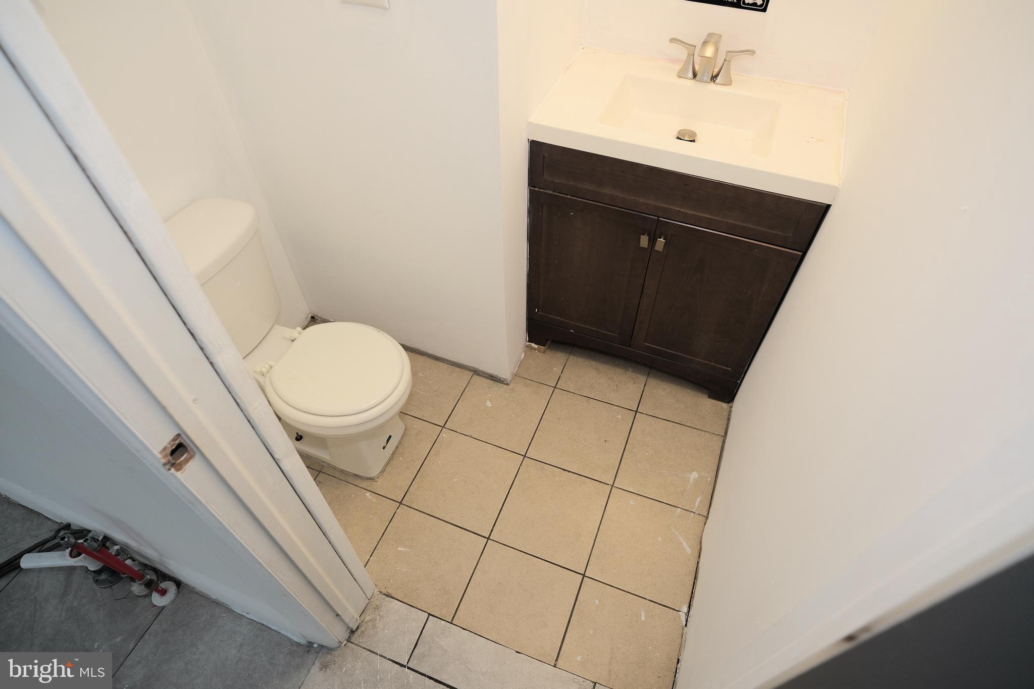 1017 W Huntingdon St