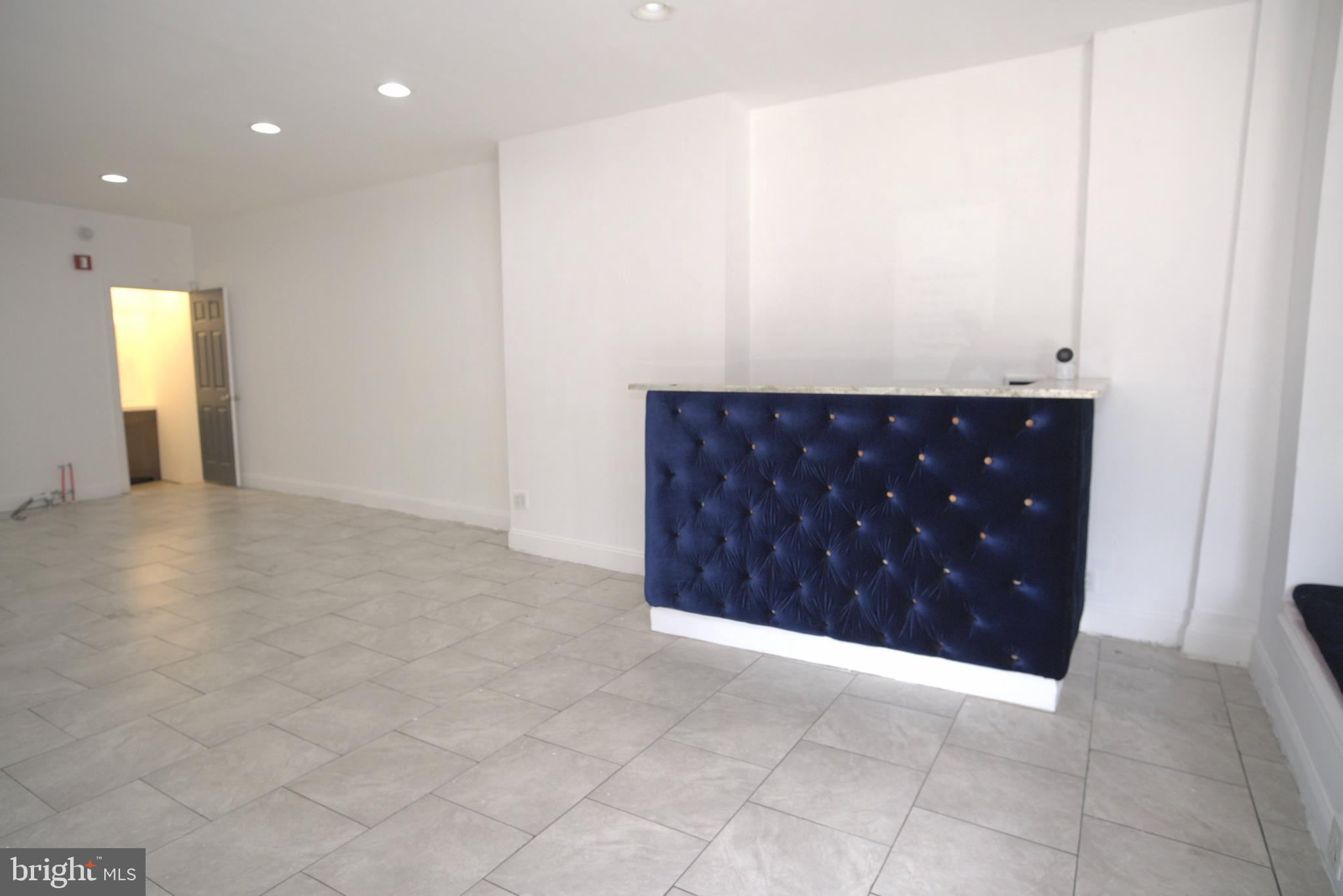 1017 W Huntingdon St